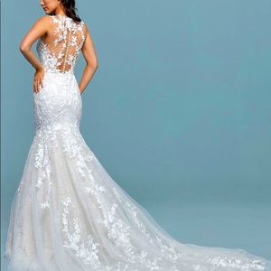 New Beautiful Wedding Gown